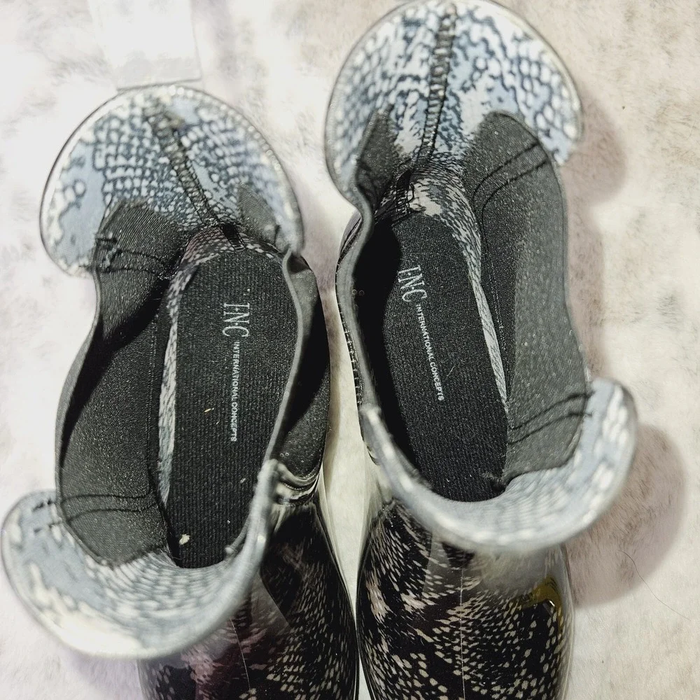 INC International Concepts Womens Size 6‎ Snake Print Pull-on Ankle Rain Boots